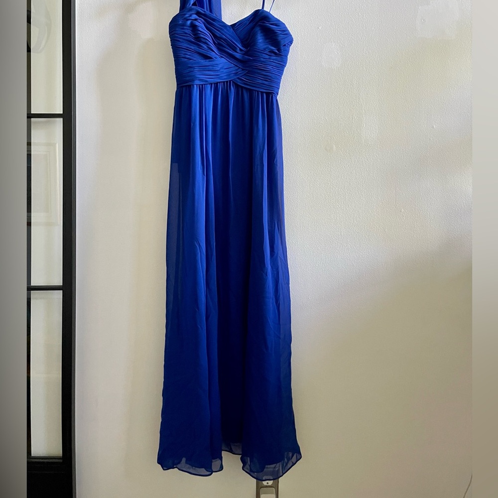 Ralph Lauren strapless gown in royal blue. Size 8. Includes a matching shawl.
